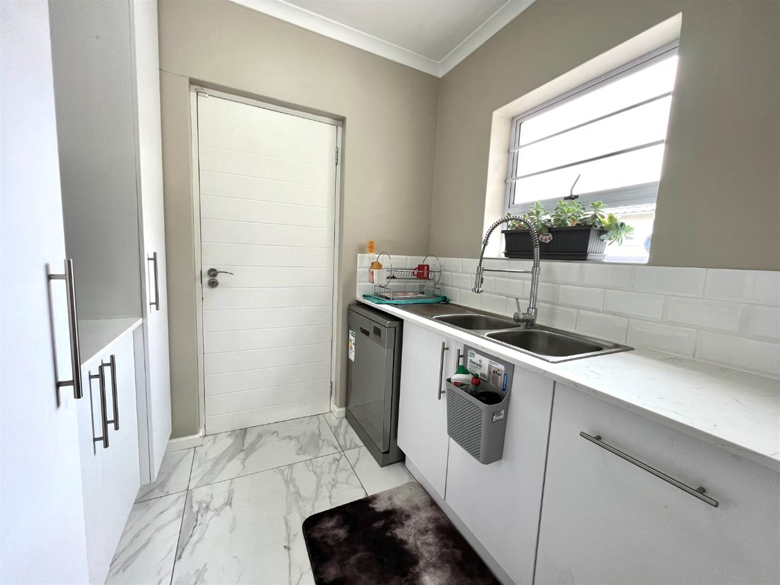 3 Bed Townhouse in Glenroy Park photo number 5