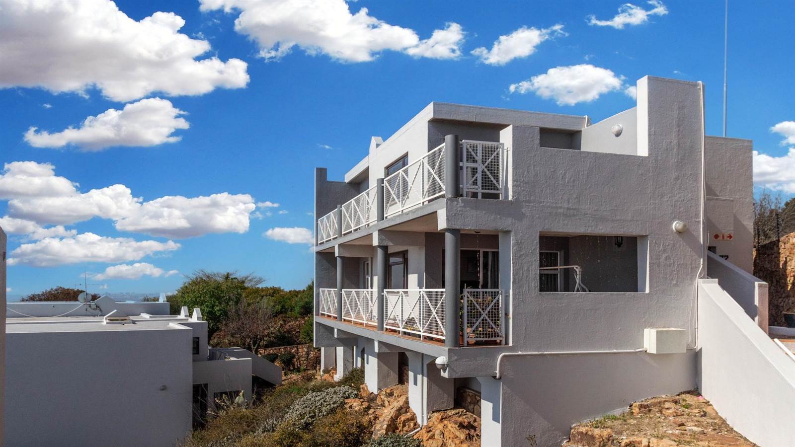 2 Bed Apartment in Northcliff photo number 3