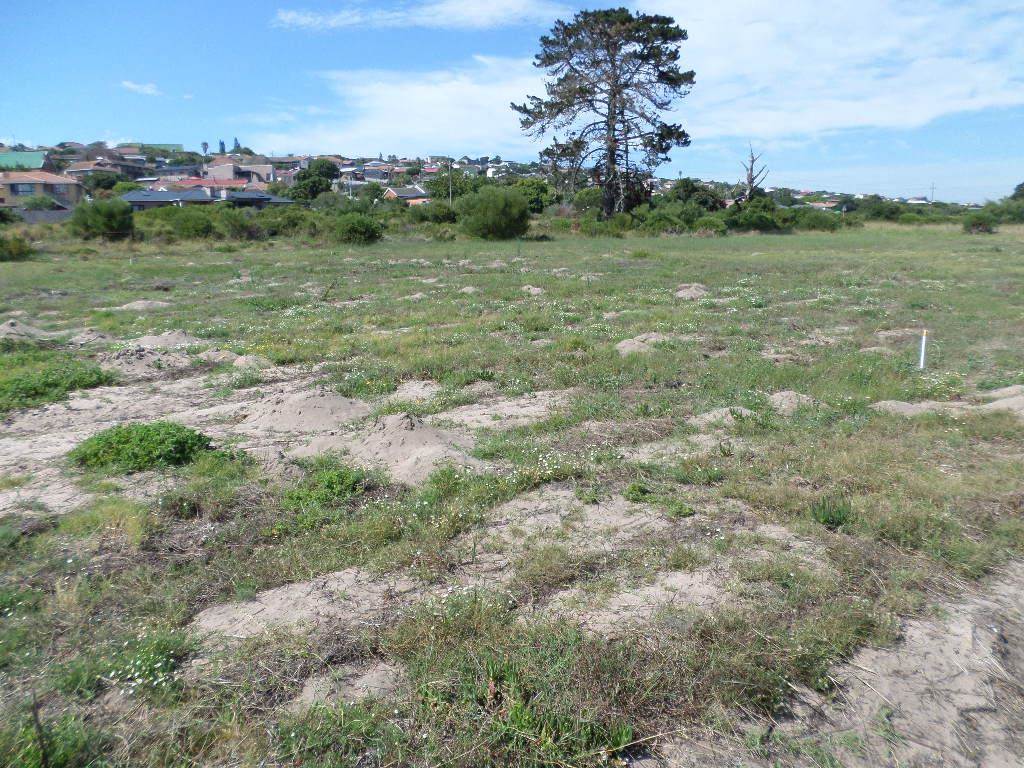 572 m² Land available in Fraaiuitsig photo number 4