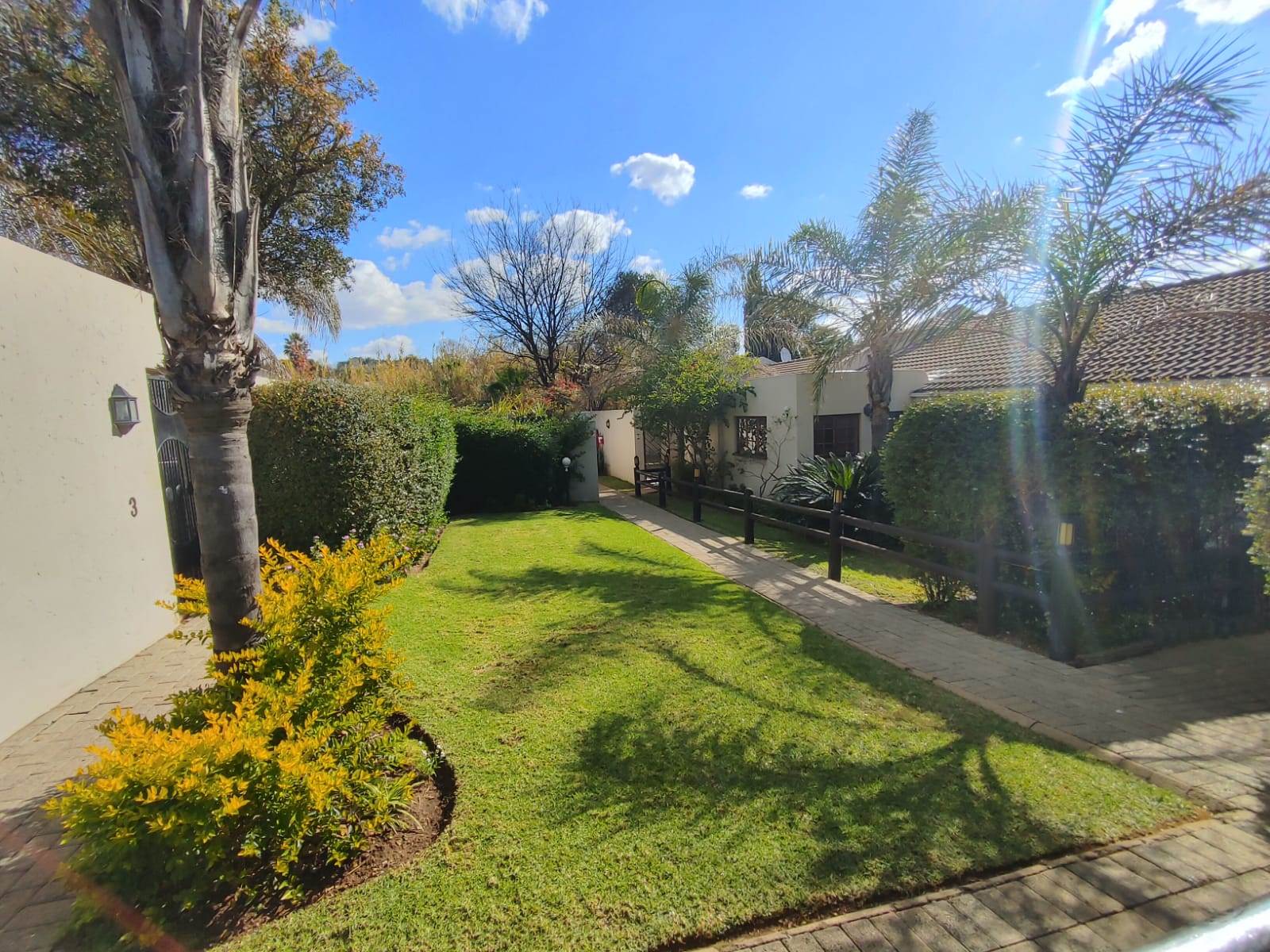 2 Bed House in Lonehill photo number 11