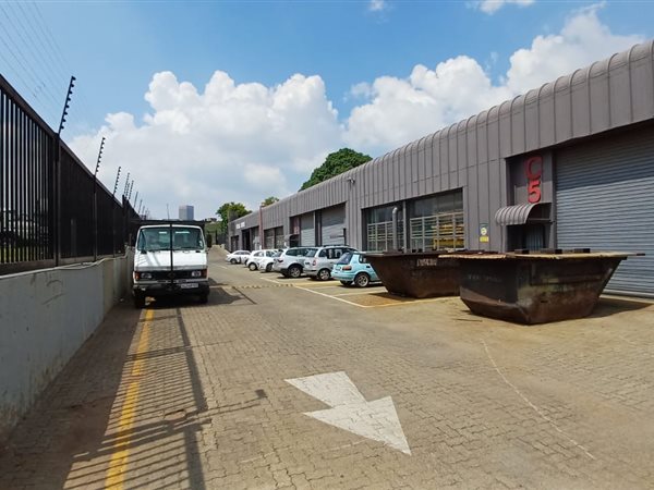 379  m² Industrial space