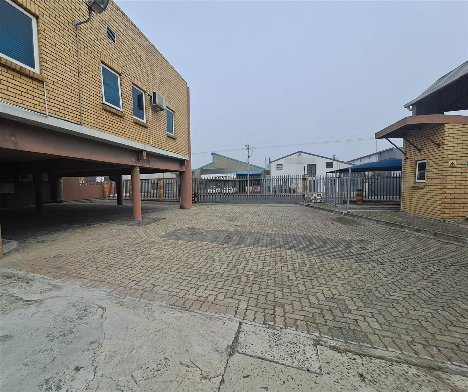 857  m² Industrial space in Beaconvale photo number 1