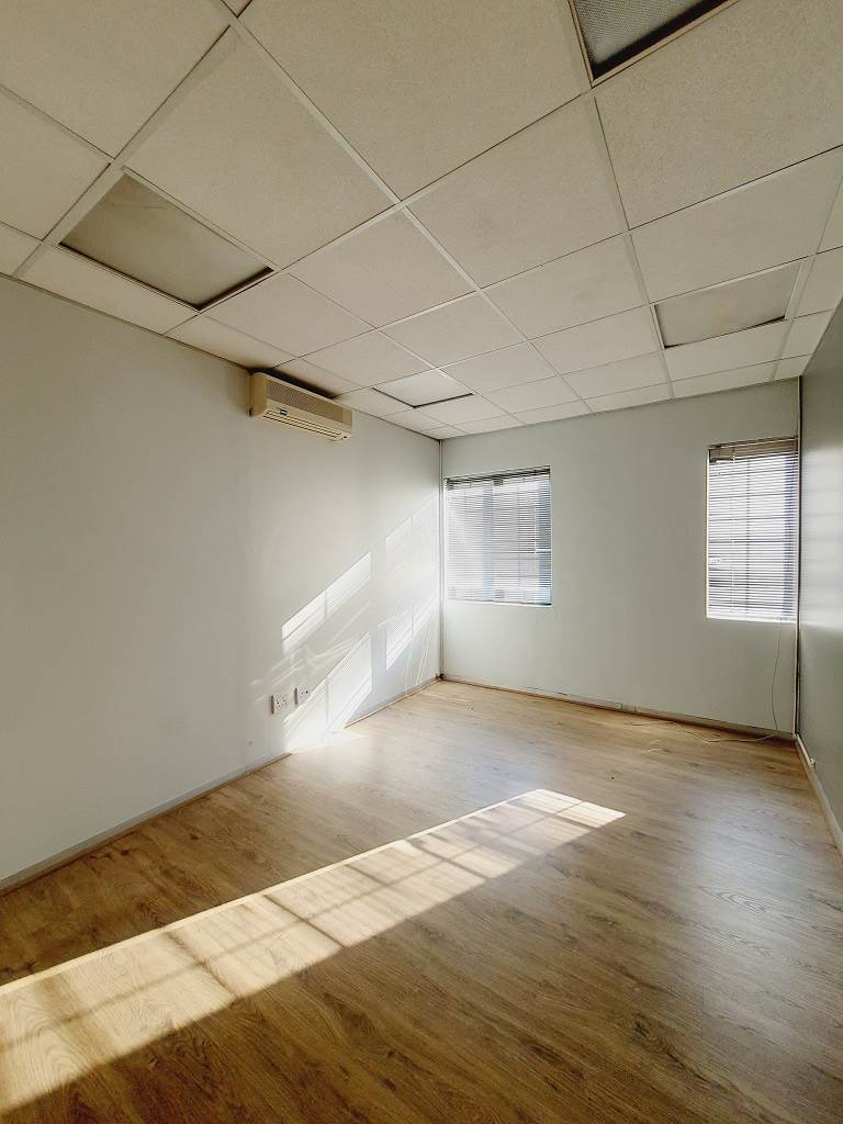 347  m² Commercial space in Rivonia photo number 24