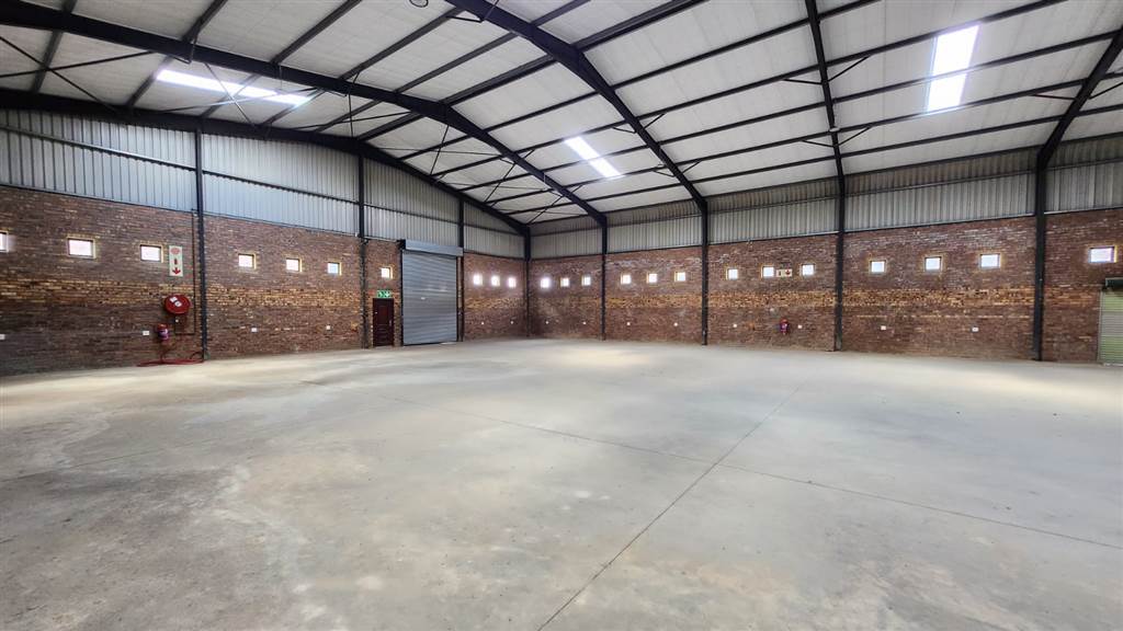 580  m² Industrial space in Booysens photo number 15