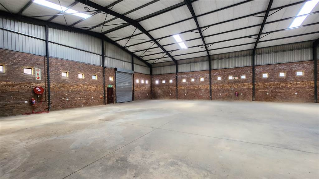 580  m² Industrial space in Booysens photo number 16