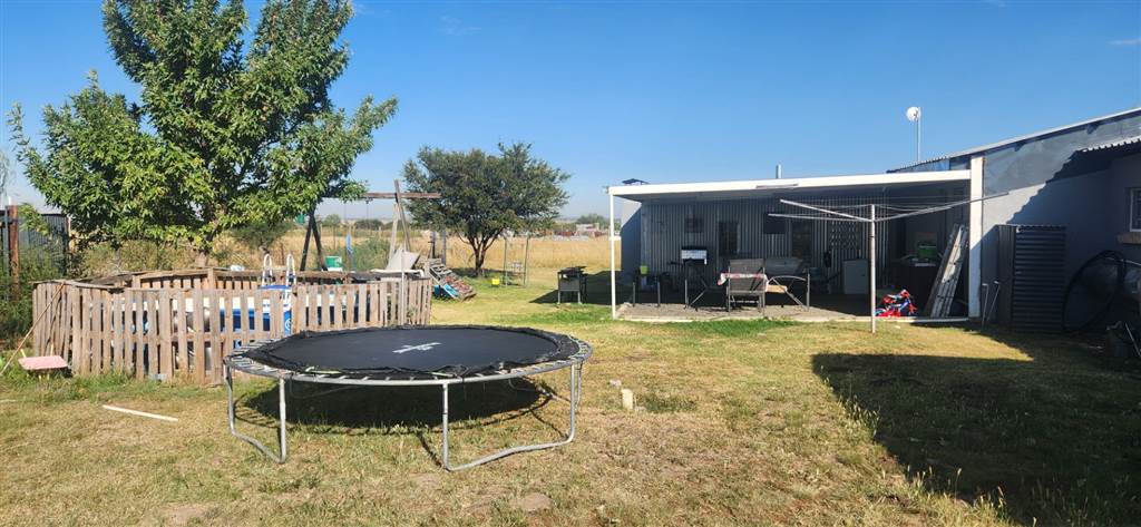 2 Bed House in Bloemfontein Farms photo number 15