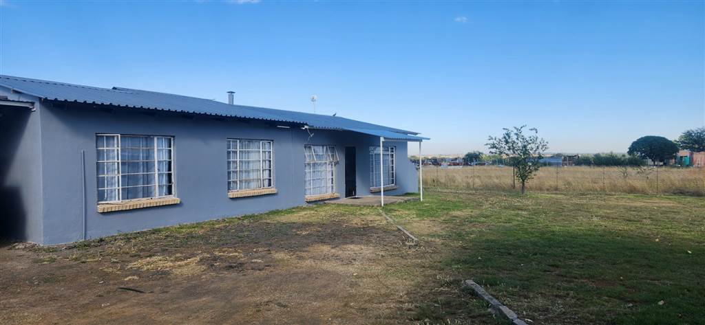 2 Bed House in Bloemfontein Farms photo number 21