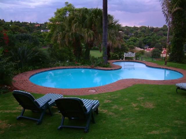 5 Bed House in Waterkloof Ridge photo number 2