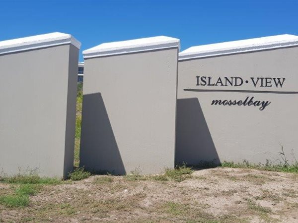 800 m² Land available in Island View