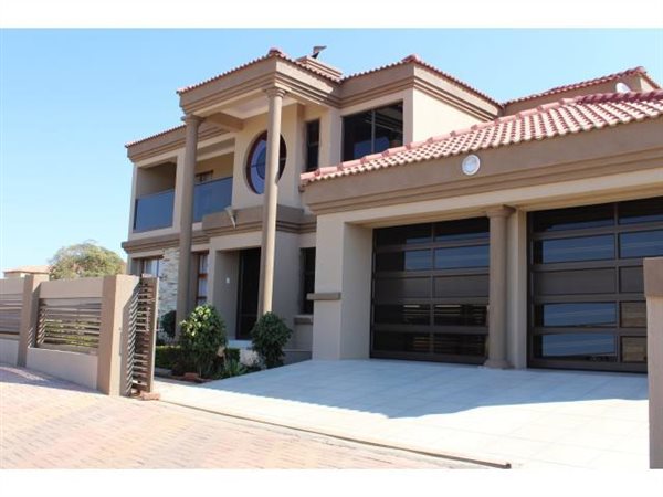 4 Bedroom House 4 Bedroom House