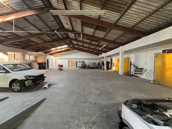 1 087  m² Industrial space