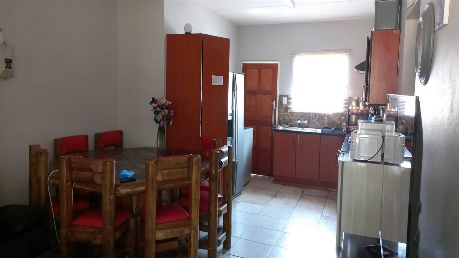 3 Bed Apartment in Waterval East photo number 8