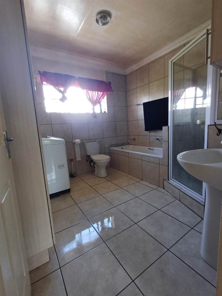 34 Bed House in Lydenburg photo number 17