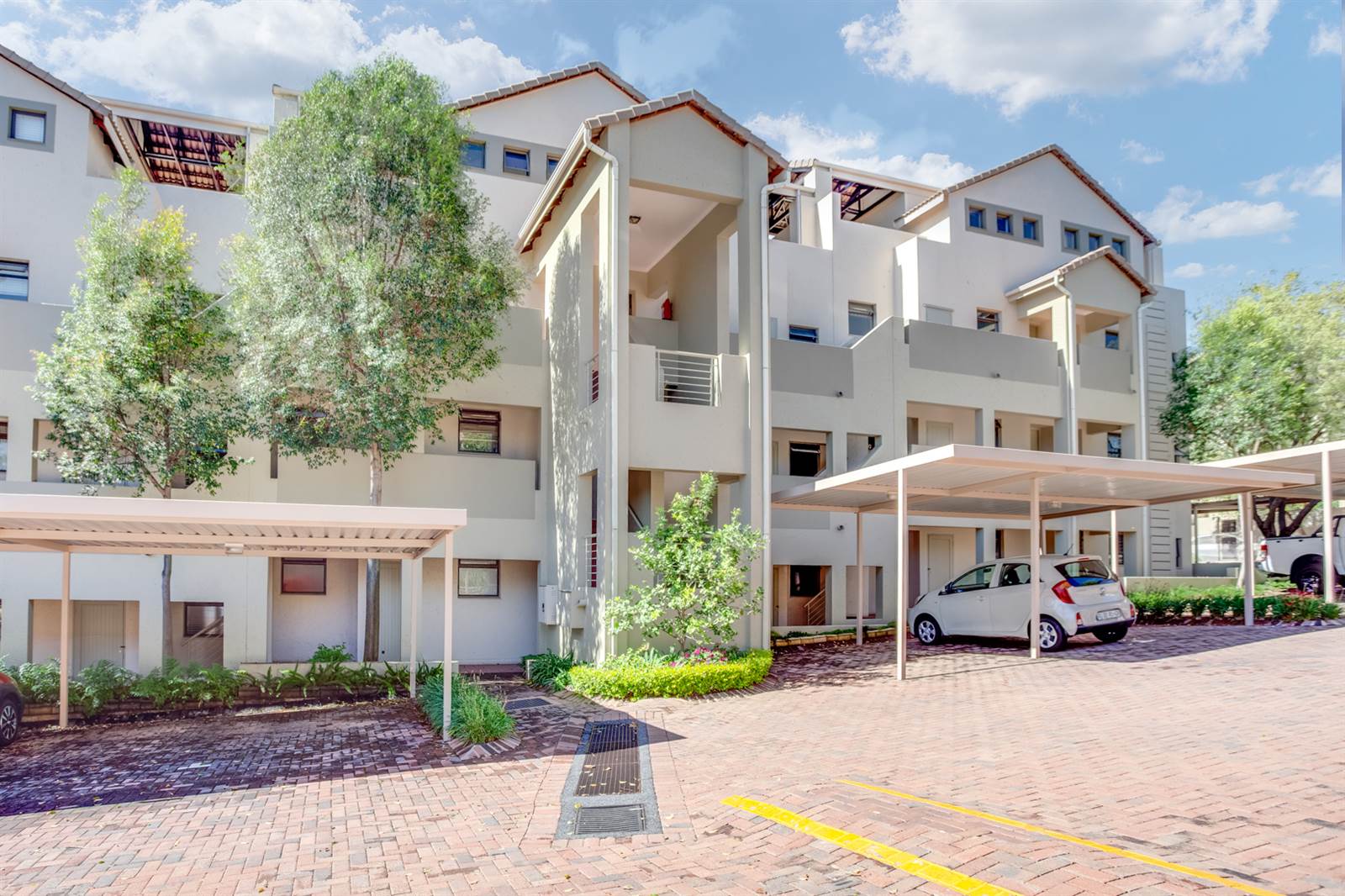 1 Bed Apartment in Bryanston photo number 1