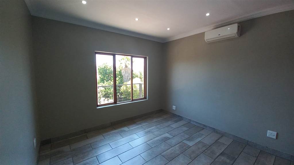 25  m² Commercial space in Waterkloof Glen photo number 12