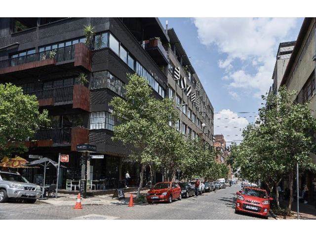 1 Bed Apartment in City & Suburban (Maboneng) photo number 4