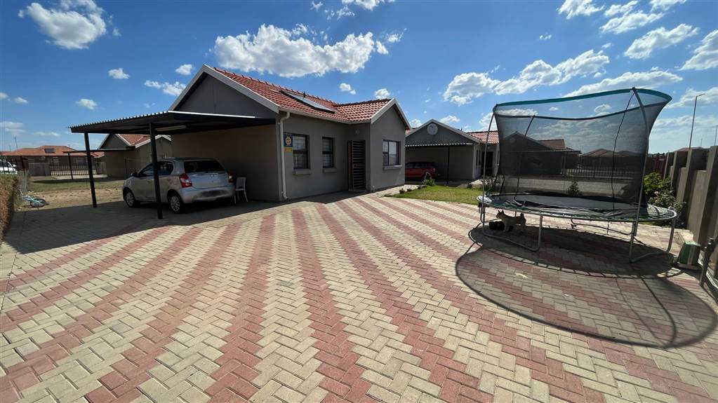 2 Bed House in Bloemfontein photo number 1