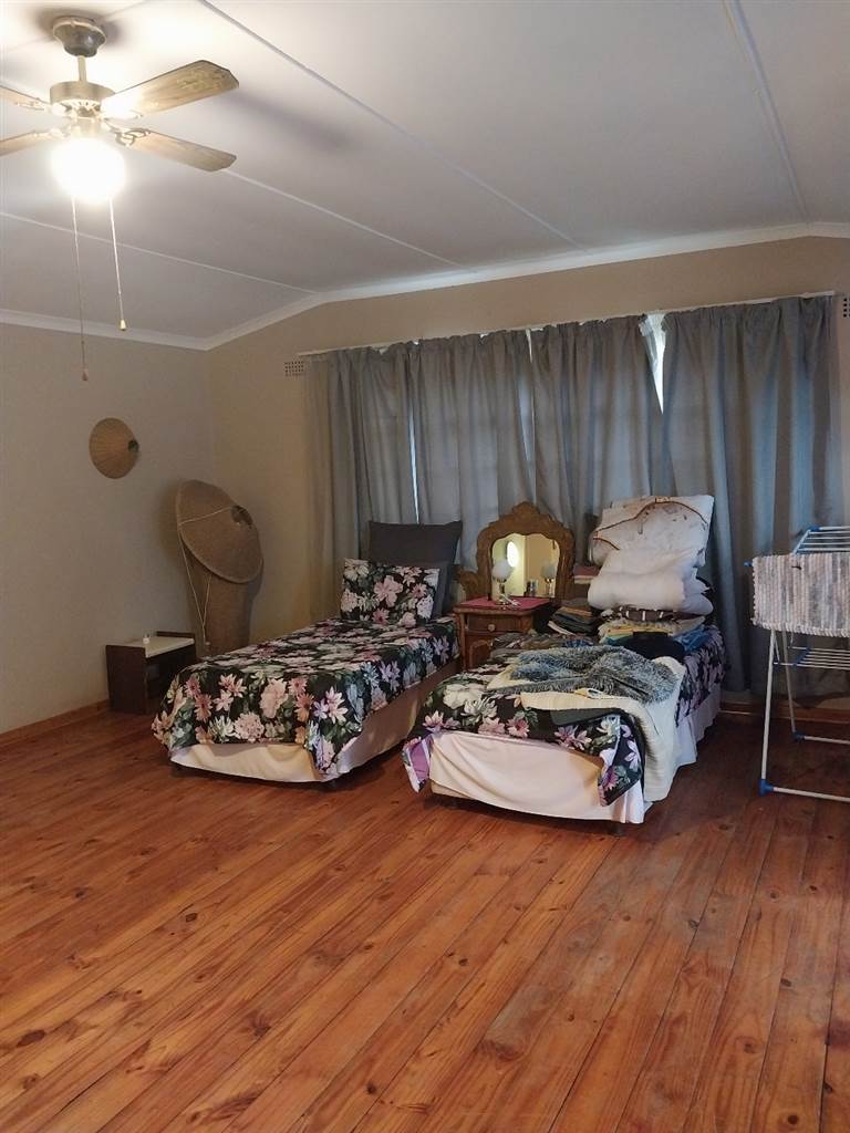 4 Bed House in Protea Park photo number 12