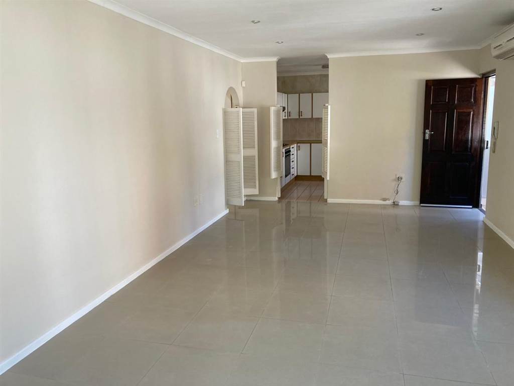 2 Bed Apartment in Bulwer photo number 2
