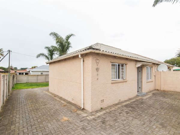 2 Bedroom House 2 Bedroom House