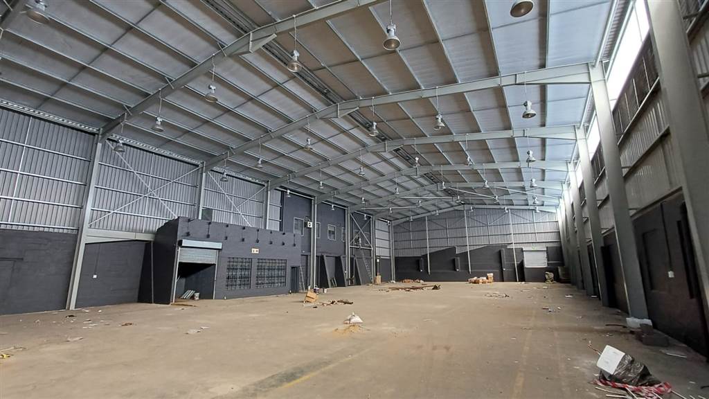 1938  m² Industrial space in Bluff photo number 2