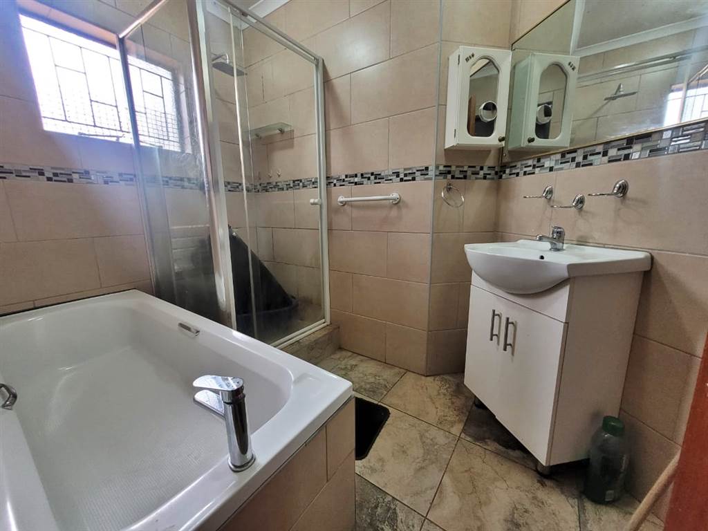 3 Bed Townhouse in Uitsig photo number 10