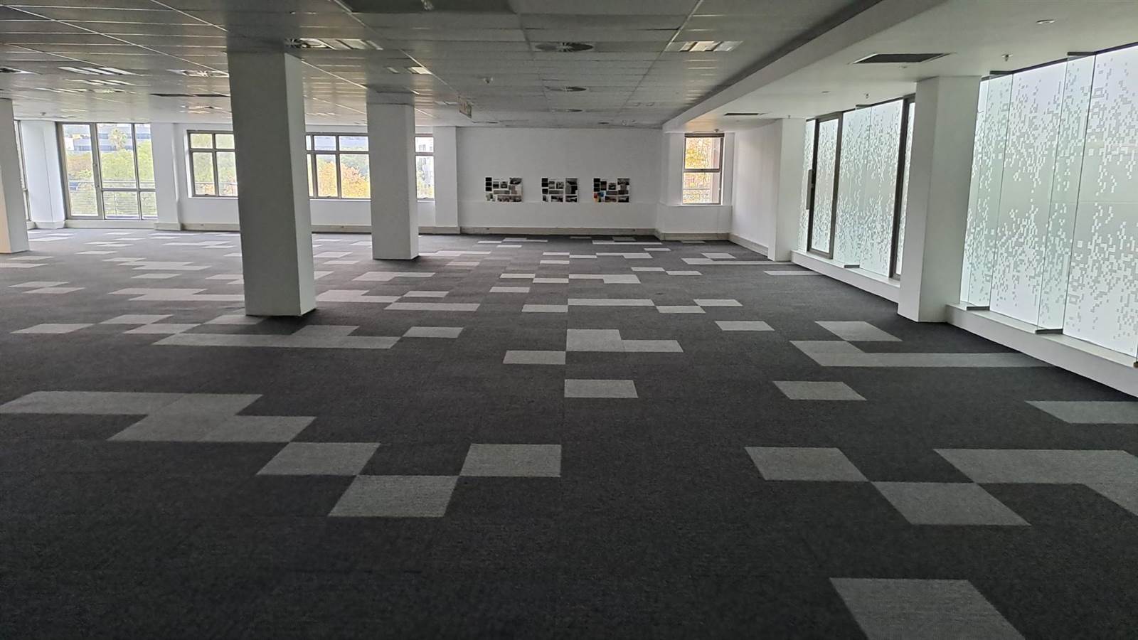 322  m² Office Space in Die Hoewes photo number 7