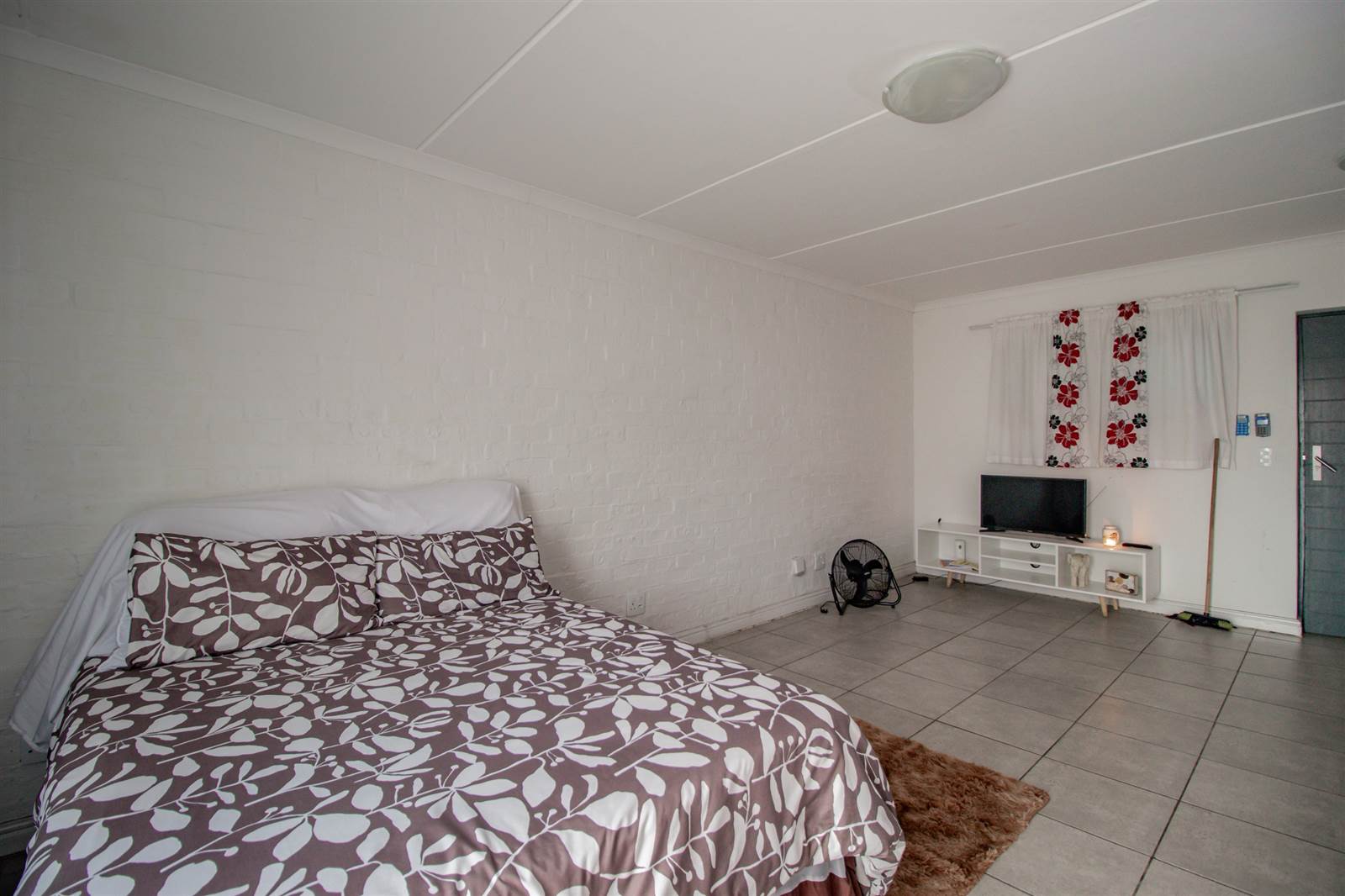 1 Bed Apartment in Bellville Central photo number 3
