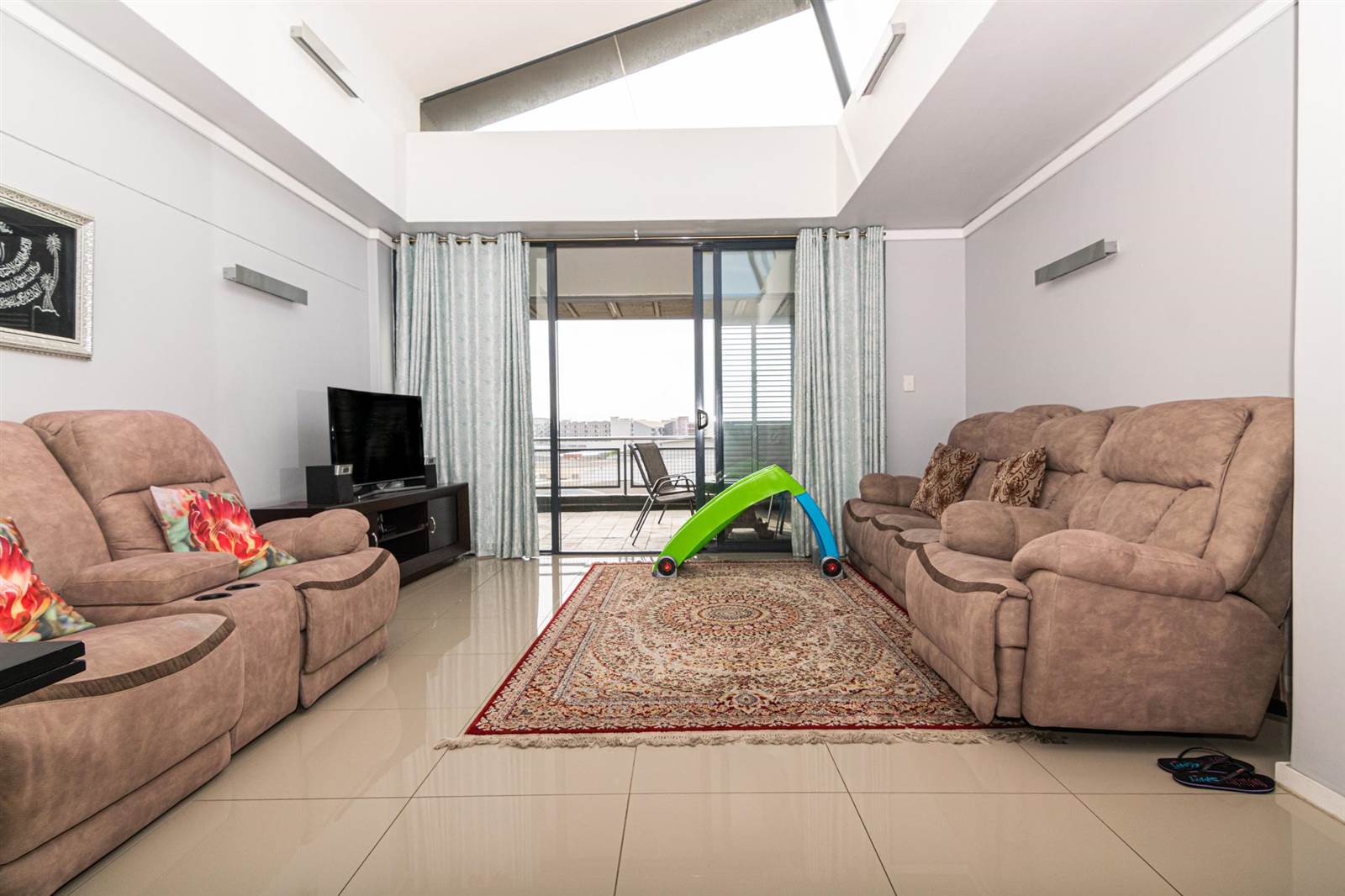 2 Bed Apartment in Umhlanga Ridge New Town Centre photo number 3