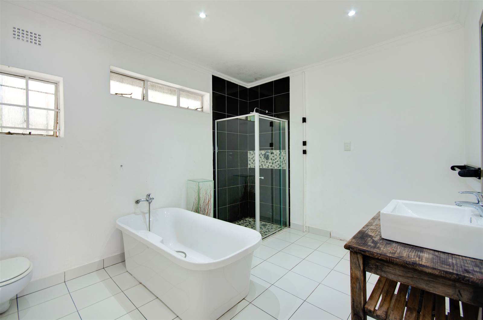 5 Bed House in Emmarentia photo number 16