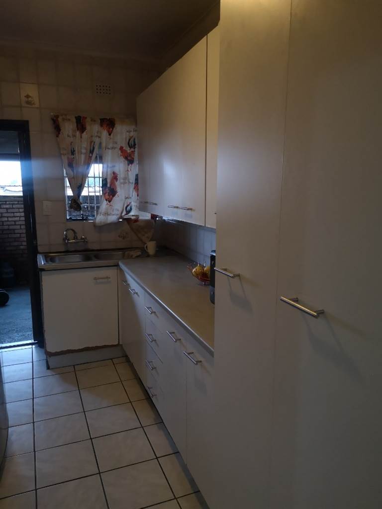 3 Bed Townhouse in Boksburg South photo number 7