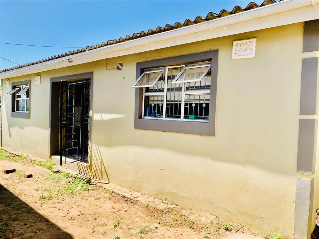 3 Bed House in Umlazi photo number 25