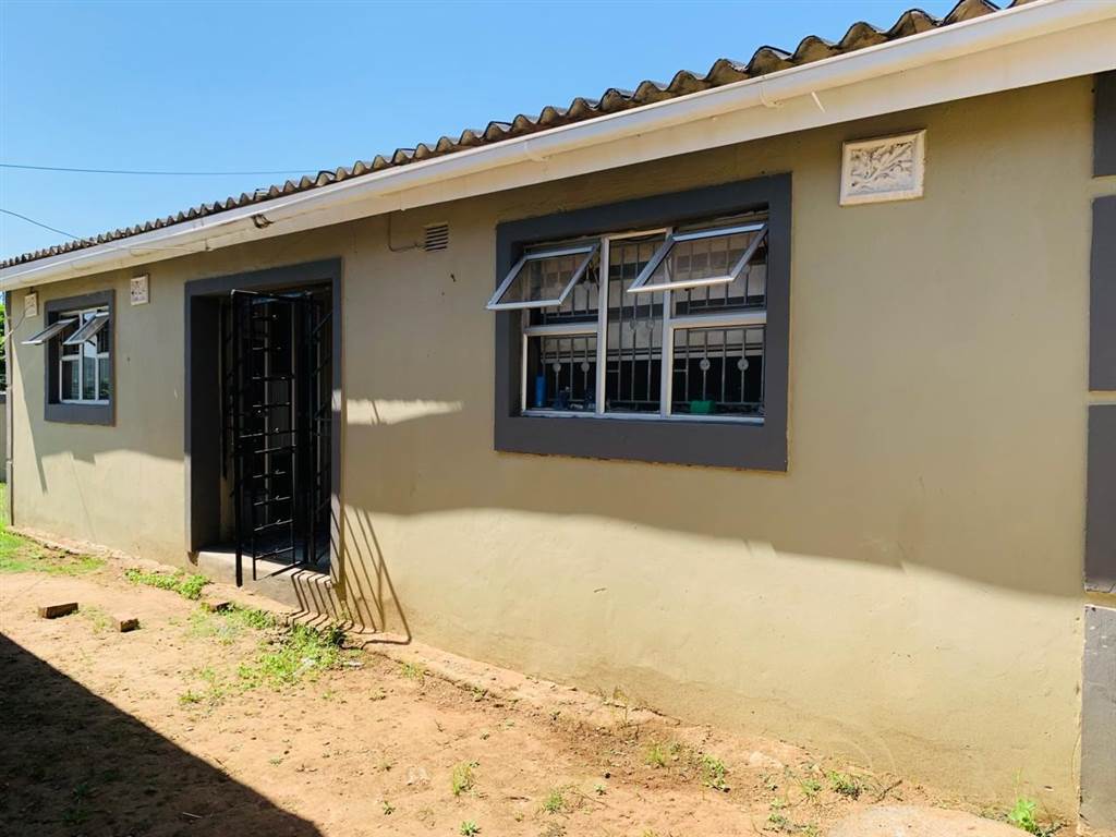 3 Bed House in Umlazi photo number 27
