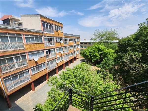 1 Bedroom Flat 1 Bedroom Flat