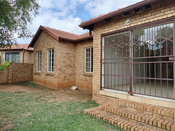 3 Bedroom Townhouse 3 Bedroom Townhouse