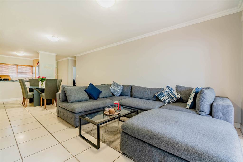 2 Bed Apartment in Elton Hill photo number 5