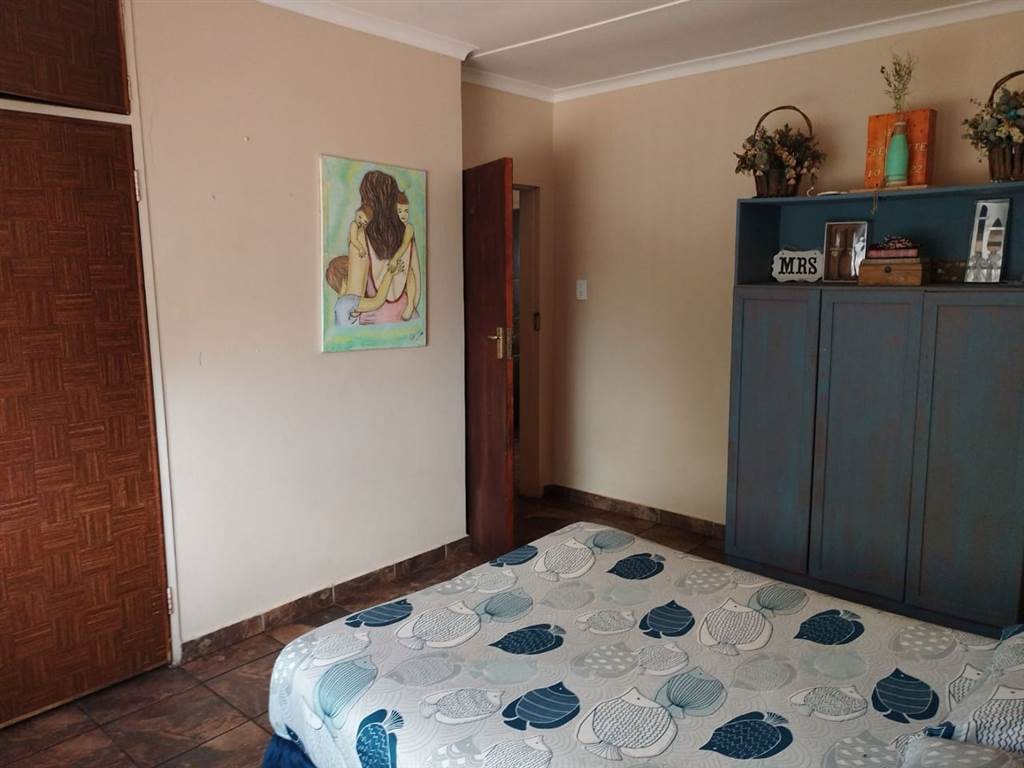 3 Bed House in Laversburg photo number 8