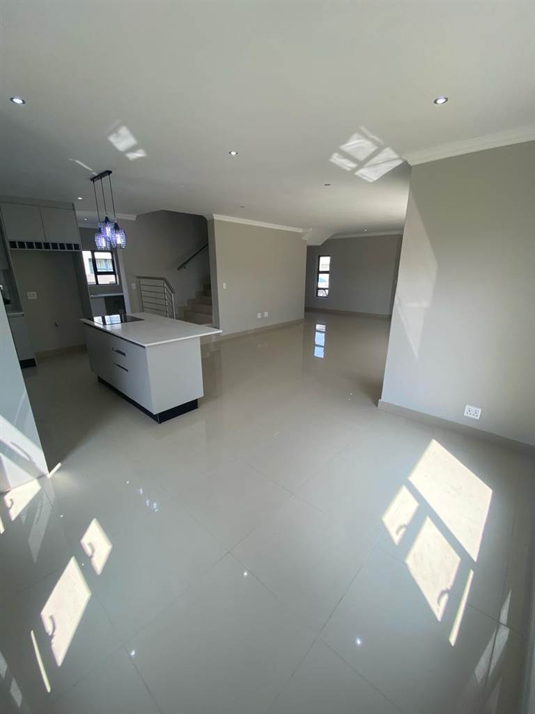 4 Bed House in Derdepoort photo number 11