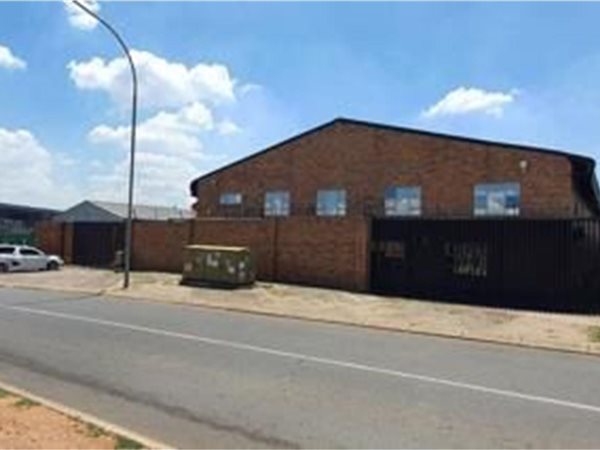 Commercial space in Clayville