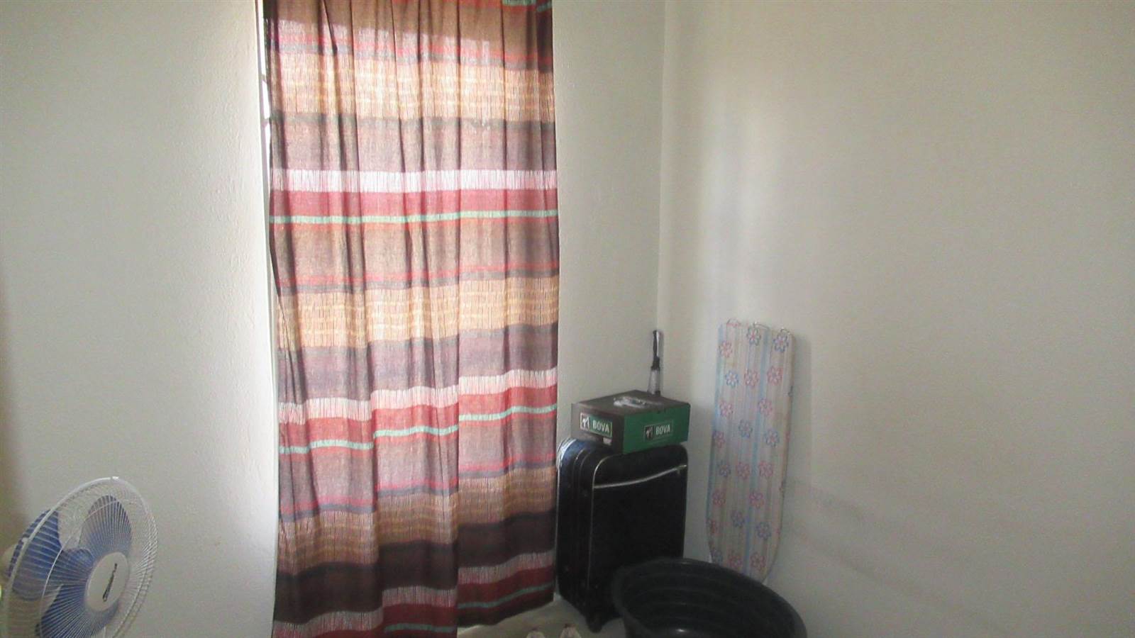 2 Bed House in Daveyton photo number 6