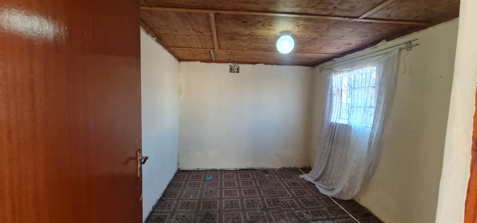 2 Bed House in Kwazakhele photo number 6