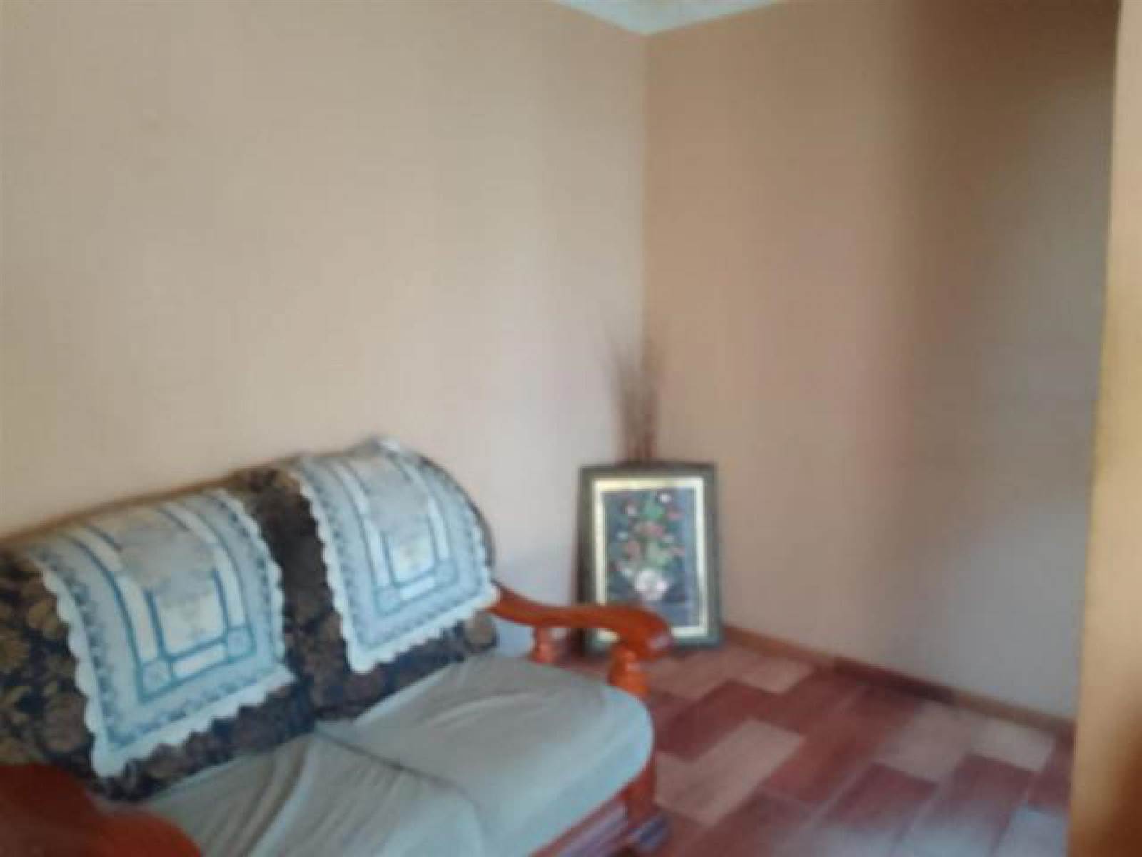 3 Bed House in Port Elizabeth Central photo number 4