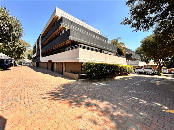 73  m² Commercial space in Cresta