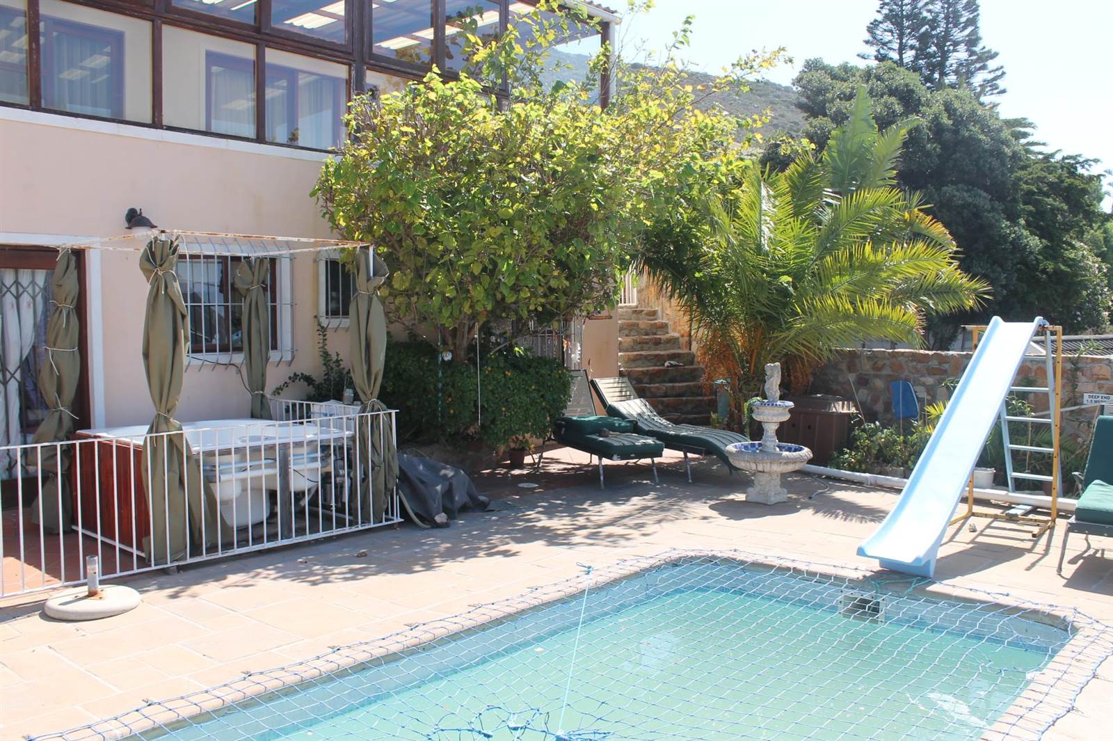 10 Bed House in Fish Hoek photo number 5