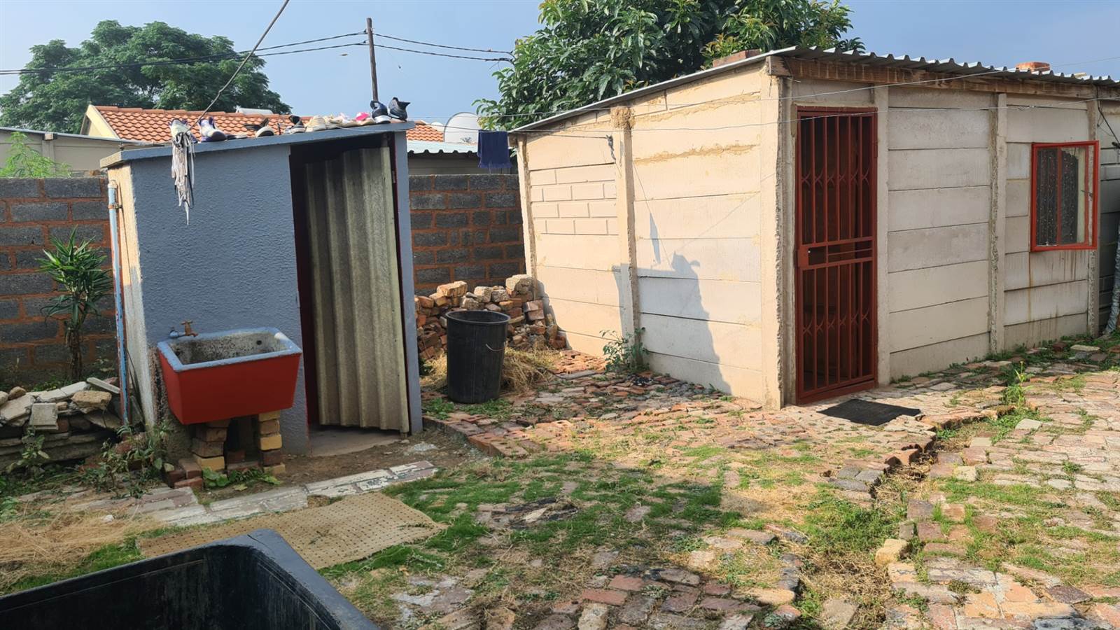 2 Bed House in Kwa Thema photo number 2