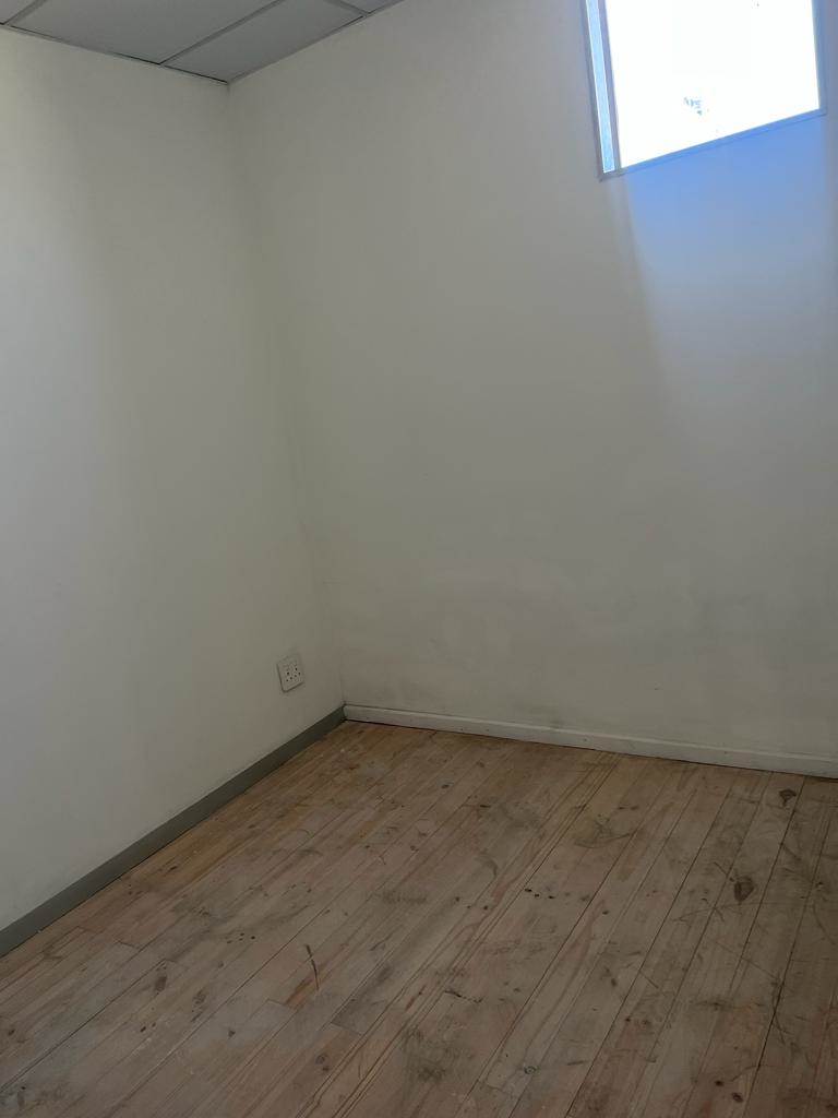 550  m² Commercial space in North End photo number 23