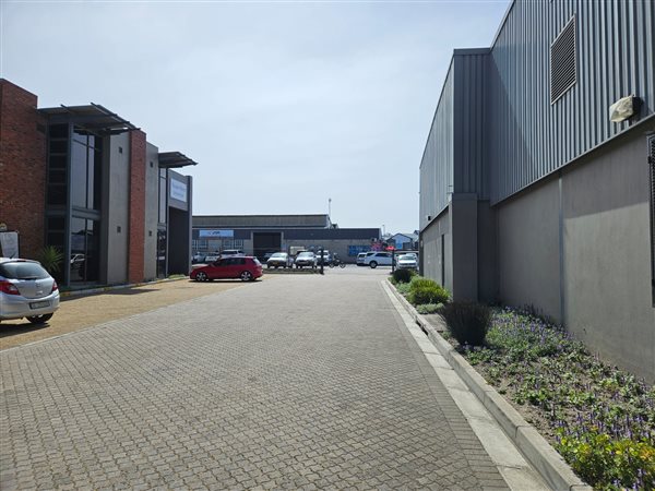 302  m² Industrial space