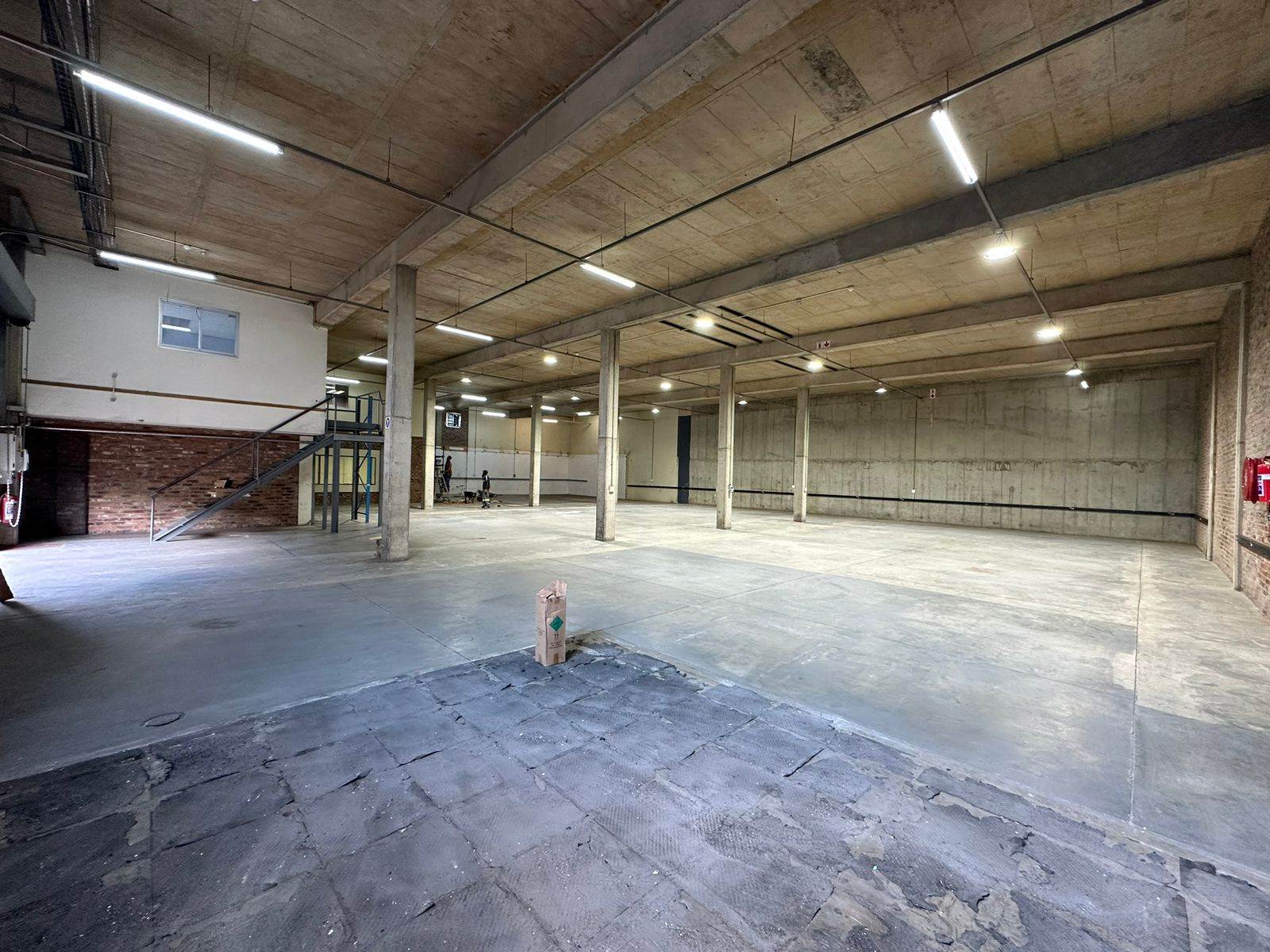 941  m² Industrial space in Laser Park photo number 2