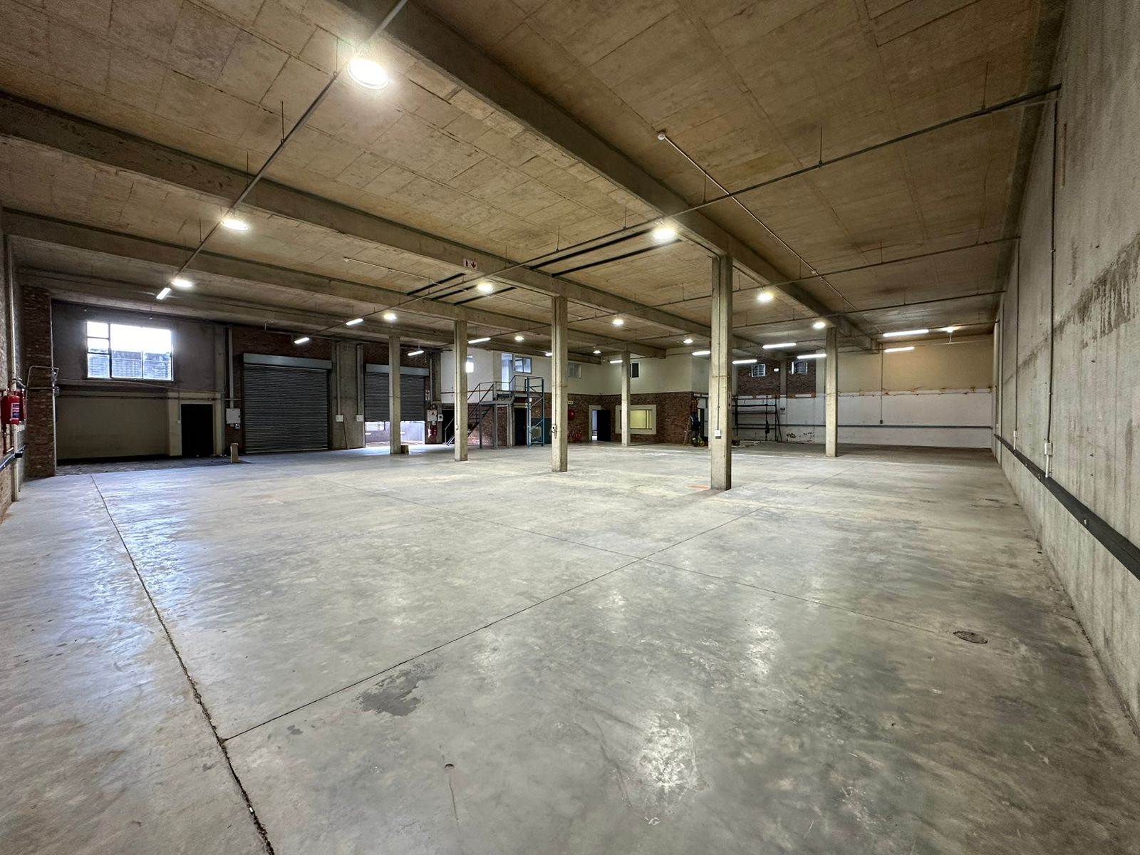 941  m² Industrial space in Laser Park photo number 4