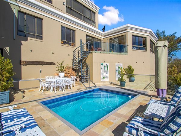 6 Bedroom House
